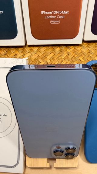 iPhone 13 Pro Max 256GB + 3 Fundas Magsafe