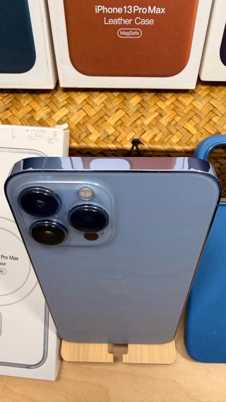 iPhone 13 Pro Max 256GB + 3 Fundas Magsafe