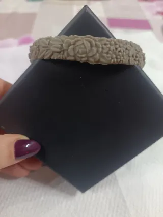 Bracciale floreale beige