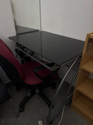 Mesa de estudio cristal y metal