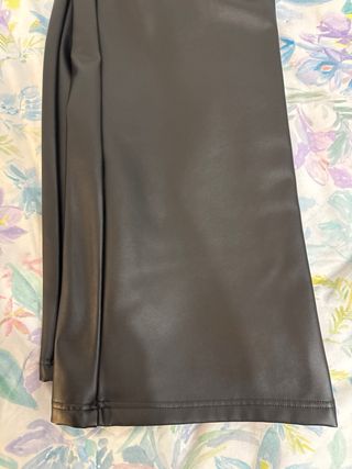 Pantalones piel Calzedonia.