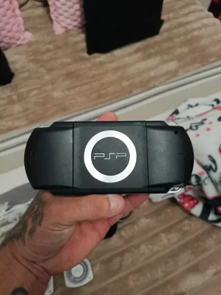 Sony PSP Negra + 2 UMDs