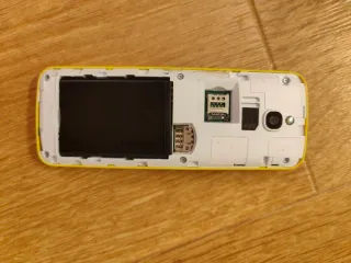 Nokia 8110 4G Amarillo