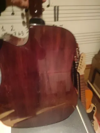 Guitarra acústica electrificada