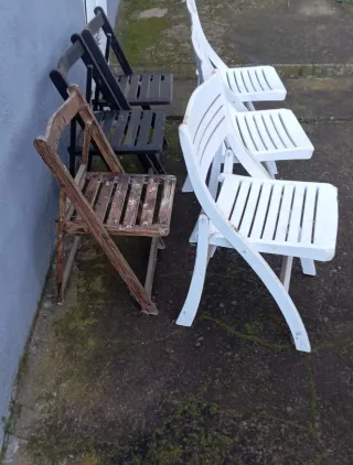 Sillas de madera plegables (3 blancas, 3 oscuras