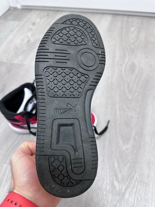 Zapatillas Puma Rojas y Blancas utilizadas 1 vez