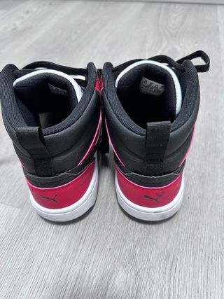 Zapatillas Puma Rojas y Blancas utilizadas 1 vez