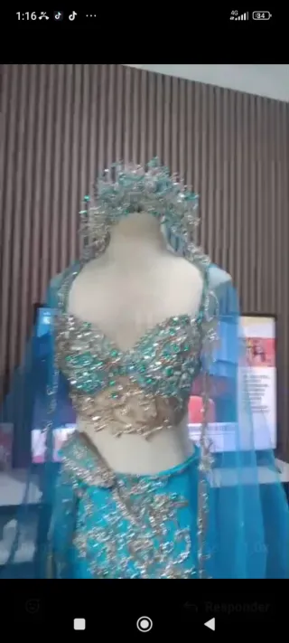Vestido de Novia Azul con Dorado