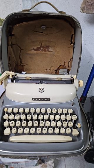 Máquina de escribir Alpina portátil clásica