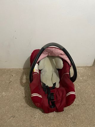 Silla de coche para bebé roja