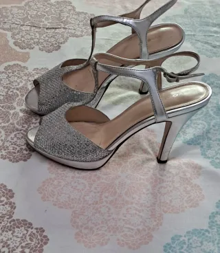 Sandalias de tacón plateadas
