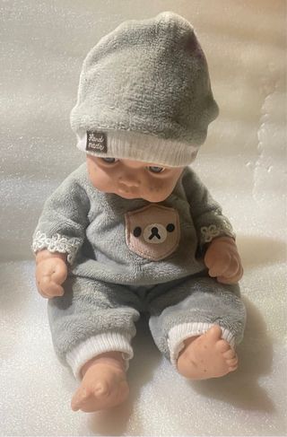 Muñeco bebé tipo reborn pololo gris, muy realista