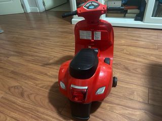 Moto Eléctrica Vespa Niños Homcom 18-36m 4 ruedas