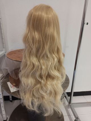 Peluca castaña ondulada