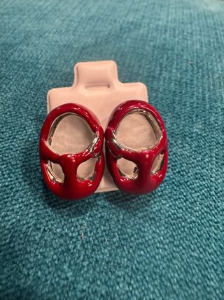 Pendientes fantasía rojos y plateados
