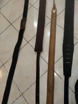 Tracolla per chitarra basso in pelle