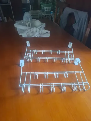 Perchas metálicas para puertas