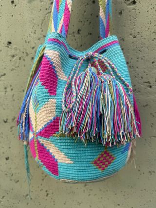 Bolso Wayuu multicolor tejida a mano