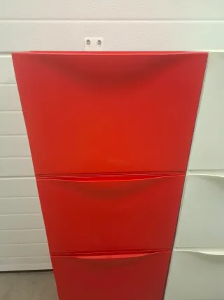 Zapateros Trones Ikea Rojo y blanco