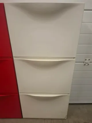 Zapateros Trones Ikea Rojo y blanco