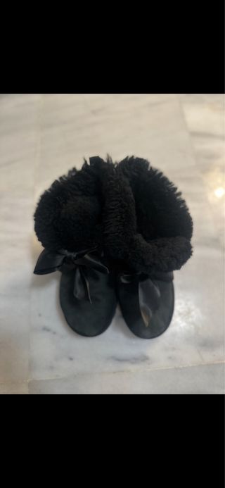 Botas UGG Negras con Lazos