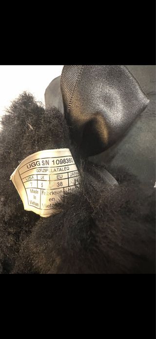 Botas UGG Negras con Lazos