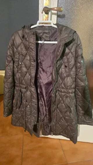 Abrigo acolchado verde oscuro