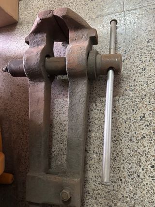 Tornillo de banco antiguo