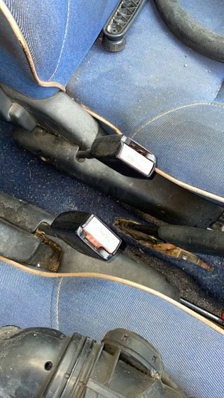 Enganche cinturon peugeot 106