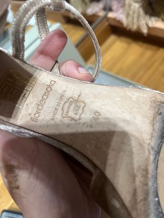 Sandalias Flordeasoka doradas terciopelo