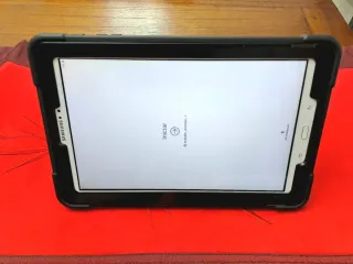 Tablet Samsung A6 blanca + funda.  Como nueva.