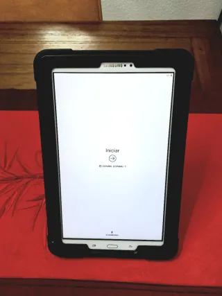 Tablet Samsung A6 blanca + funda.  Como nueva.