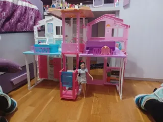 Casa Dreamhouse originale di Barbie con ascensore