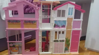 Casa Dreamhouse originale di Barbie con ascensore