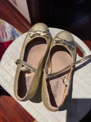 Zapatos dorados niña talla 33