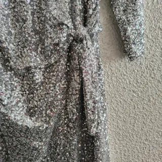 Vestido H&M plateado lentejuelas