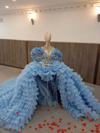 Vestido de fiesta azul y dorado