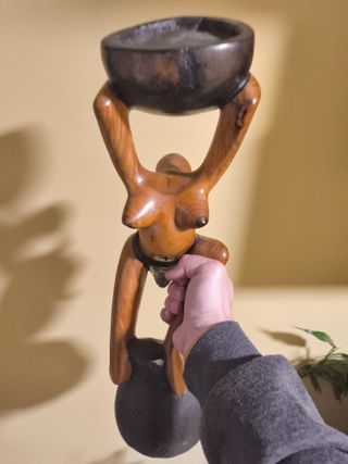 Escultura Cenicero Mujer Madera Tallada