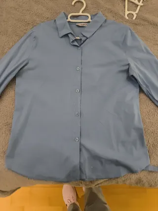 Camisa azul de manga larga