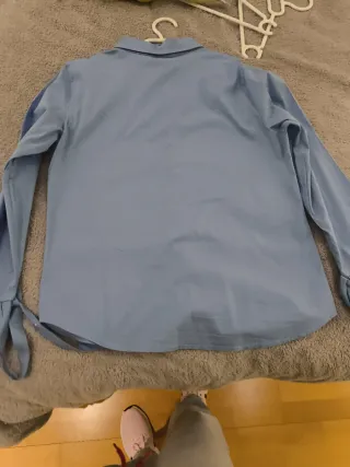 Camisa azul de manga larga