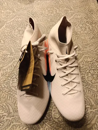 Botas de fútbol Nike United L.James Paralluelo.
