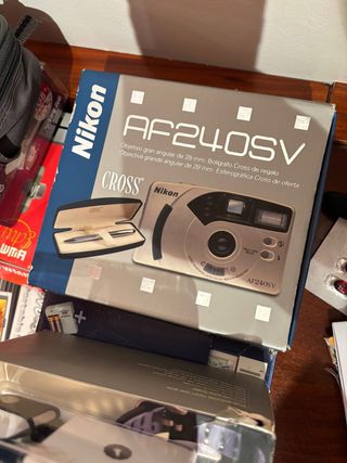 Cámara Nikon AF240SV con bolígrafo Cross