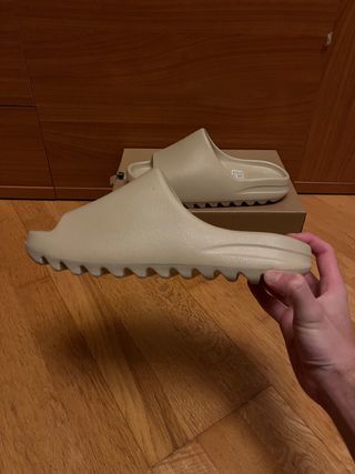 Yeezy Slide Beige