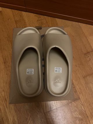 Yeezy Slide Beige