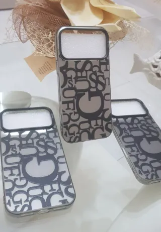 3 Cover iPhone 17  Pro Max Guess