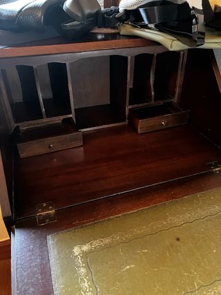 Escritorio antiguo de madera