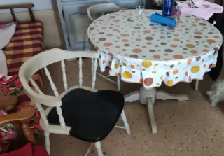 5 Sillas. Esto sería en Daimuz Valencia.Urge