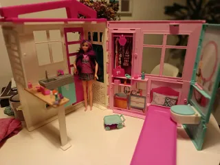 Casita de Barbie con accesorios