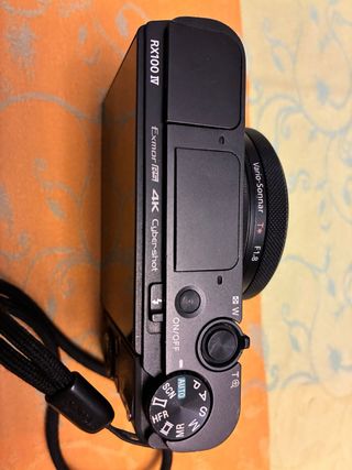 Cámara Sony RX100 IV + Accesorios