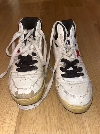 Tenis Kelme Vintage 90 Blancos y Rojos